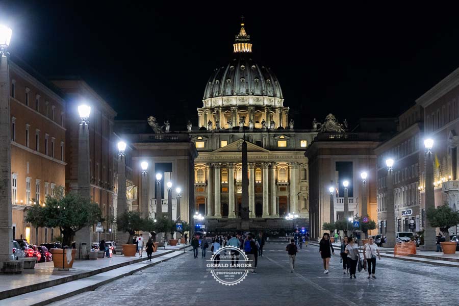 Rom bei Nacht: Engelsburg und Petersdom (2018)