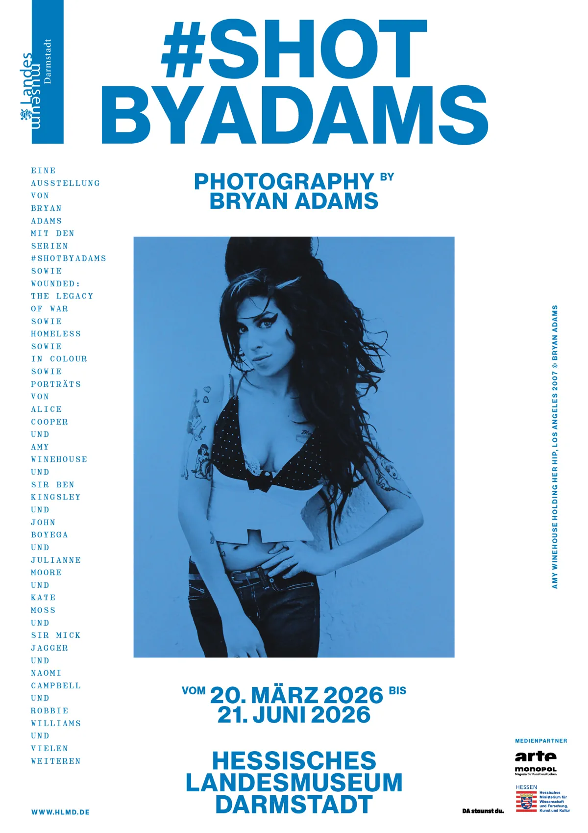 11 Kampagnenmotiv SHOTBYADAMS unter Verwendung des Motivs Amy Winehouse Holding her Hip Los Angeles 2007 © Bryan Adams Gestaltung Studio Boereck Kopie - Gerald Langer